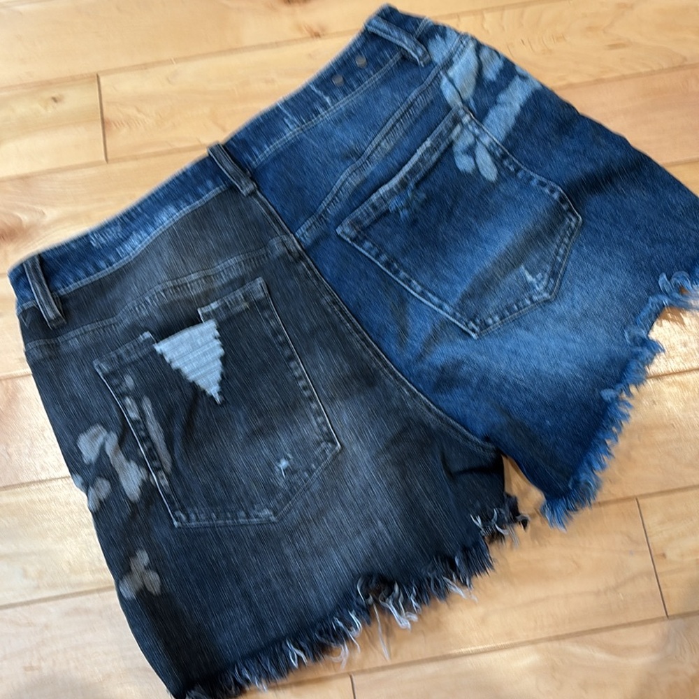 CAbi Park black and blue distressed #5987 Jean Shorts